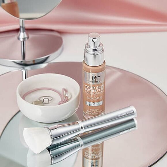 IT Cosmetics Heavenly Skin Skin-Smoothing Complexion Brush #704 - Picture 3 of 4